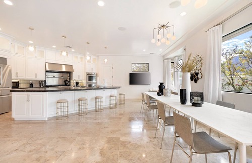 Racquet Club West Casa | Skyview - Private Mountainside Villa with Pool, Game Room & Gym! #004928 4br