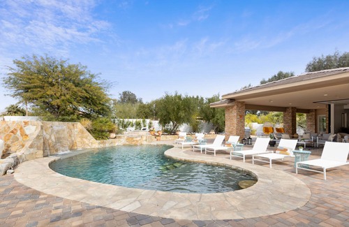 Racquet Club West Casa | Skyview - Private Mountainside Villa with Pool, Game Room & Gym! #004928 4br