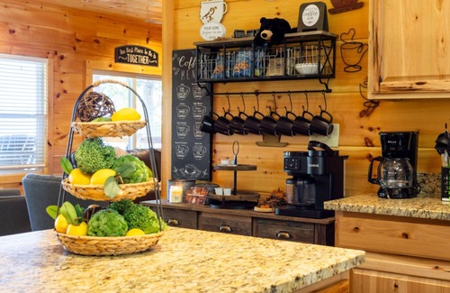 Sevierville Cabina | Skyview Serenity by Ghosal Luxury Lodging