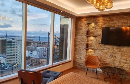 Maakri Apartamento | Skyview Suite - Breathtaking Views From Bed and From Jacuzzi. City Center Skyscraper Upper Floors