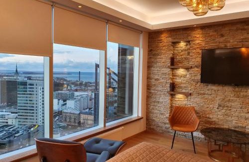 Maakri Apartamento | Skyview Suite - Breathtaking Views From Bed and From Jacuzzi. City Center Skyscraper Upper Floors