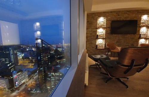 Maakri Apartamento | Skyview Suite - Breathtaking Views From Bed and From Jacuzzi. City Center Skyscraper Upper Floors
