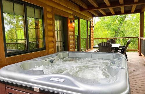 Millersburg Casa | Skyview Treehouse by Amish Country Lodging