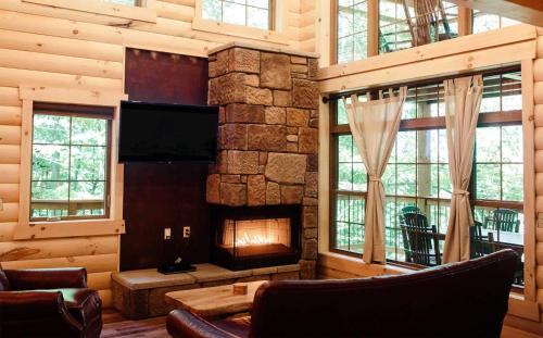 Millersburg Casa | Skyview Treehouse by Amish Country Lodging