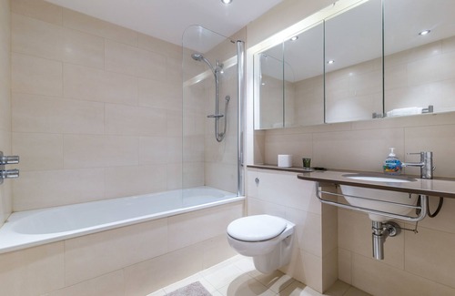 Docklands Apartamento | SkyViews by Austin David Apartments