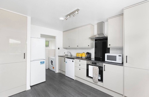 Shephall Casa | Skyvillion - 2Bed Stevenage House w/Garden&Parking