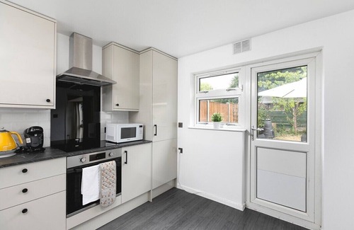 Shephall Casa | Skyvillion - 2Bed Stevenage House w/Garden&Parking