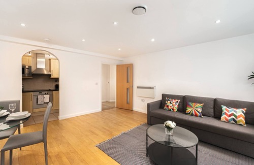 Barnet Apartamento | Skyvillion - Amplio apartamento de 2 habitaciones con balcón en Barnet