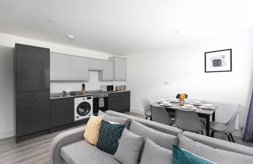 Enfield Casa | Skyvillion -Vineyard Court- Enfield 2-Bed w/Garden