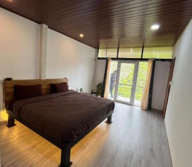 Gudalur Cama Y Desayuno | Skyvue resorts