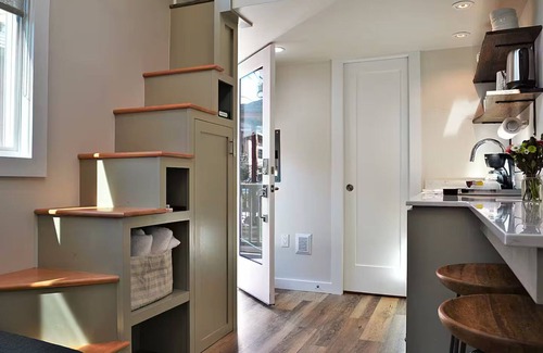 Alphabet Historic District Apartamento | Slabtown Village - 3 Tiny houses in NW Portland with AC, WiFi & Free Parking!