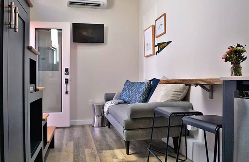 Alphabet Historic District Apartamento | Slabtown Village - 3 Tiny houses in NW Portland with AC, WiFi & Free Parking!