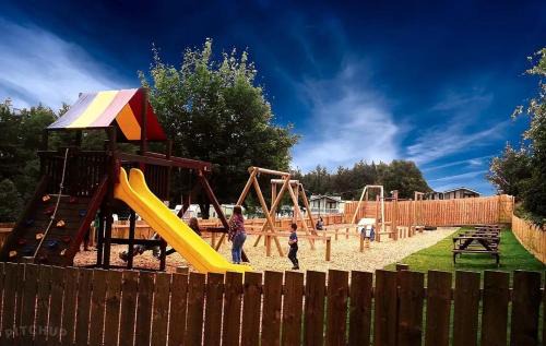 Hexham Otro | Slaley Forest Hexham Caravan Retreat Pet Friendly - sleeps 6