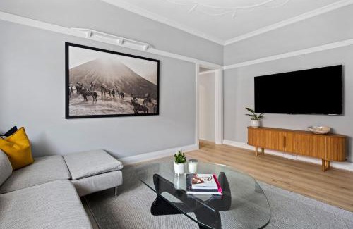 North Bondi Apartamento | 'Slate Serenade' A Cosy Bondi Beachside Getaway
