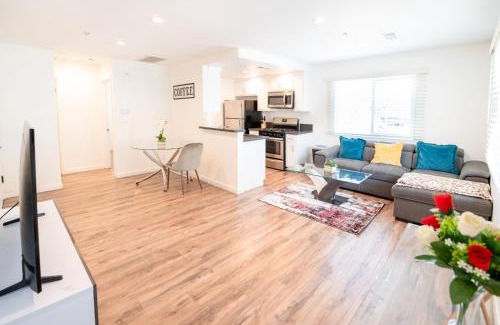 Wilshire Apartamento | Sleek 1-Bedroom Apartment with AC & gated Parking space