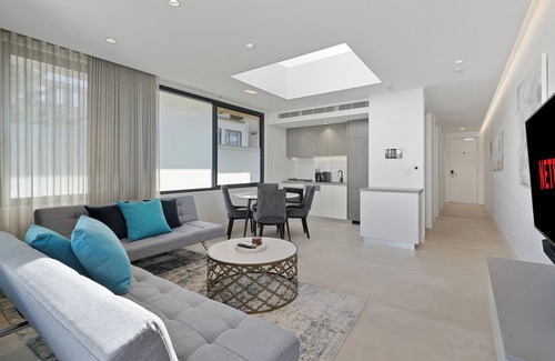 Coogee Apartamento | Sleek 1BR Apartment w/Skylight near Coogee Beach