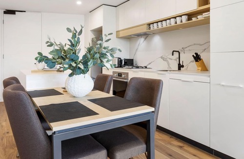 Ivanhoe Apartamento | Sleek 2 Bedroom Apartment with Stunning Alfresco