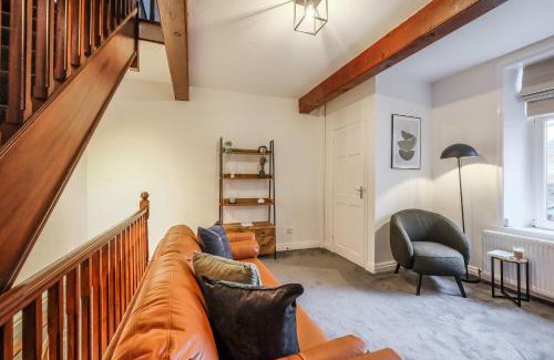 Ainley Top Casa | Sleek 2B/1B Retreat in Lindley, Huddersfield