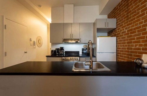 Downtown Montreal Apartamento | Sleek 2BR in Heart of Downtown Montreal