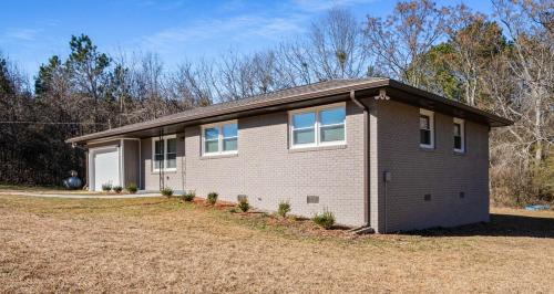 Stockbridge Casa | Sleek 3 BR home with self check in Private!