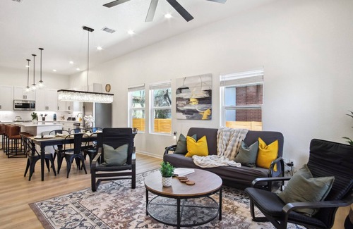 Denver Heights Cabaña | Sleek 4br/3ba Urban Living w/ Downtown Views!