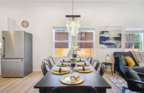 Denver Heights Cabaña | Sleek 4br/3ba Urban Living w/ Downtown Views!