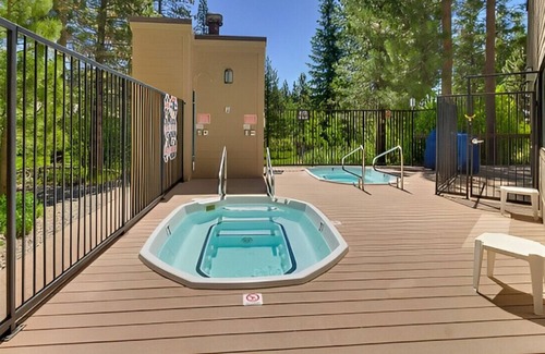 Carnelian Woods Casa | Sleek 4BR House for Groups w/ Beautiful Lake View!