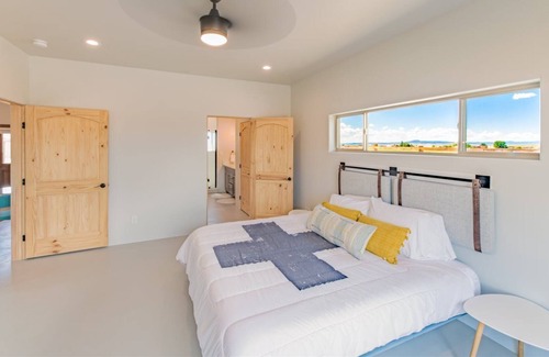 Taos Casa | Sleek and Comfortable Custom Home near Taos Country Club
