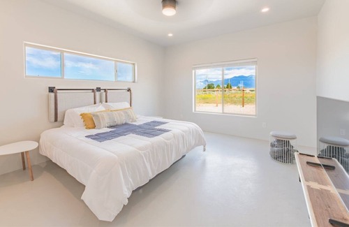 Taos Casa | Sleek and Comfortable Custom Home near Taos Country Club