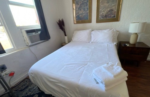Rampart Village Apartamento | Sleek and Sophisticated: Trendy Apartments DTLA!