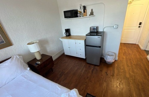 Rampart Village Apartamento | Sleek and Sophisticated: Trendy Apartments DTLA!