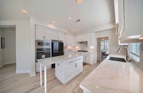 Tracy Casa | Spacious 5-bedroom house in charming Tracy with AC, WiFi