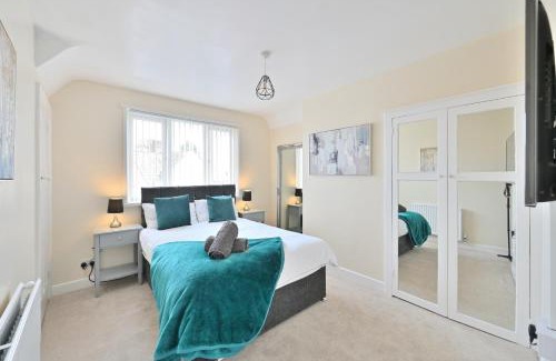 Bolton Casa | Sleek and Stylish 3 Bed in Bolton - Garden - Parking