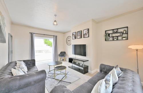 Bolton Casa | Sleek and Stylish 3 Bed in Bolton - Garden - Parking