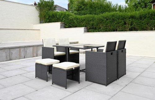Bolton Casa | Sleek and Stylish 3 Bed in Bolton - Garden - Parking