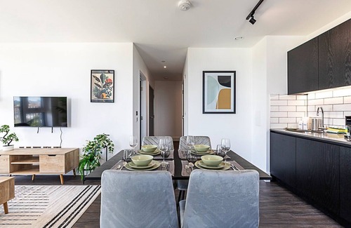 College Park and Old Oak Apartamento | Sleek and Stylish 9th Floor Apartment