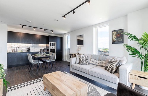 College Park and Old Oak Apartamento | Sleek and Stylish 9th Floor Apartment