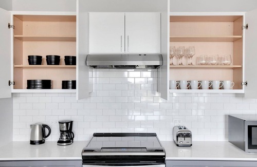 Arlington Heights Apartamento | Sleek Arlington Heights 1BR w/ Gym & Lounge, near Metra, by Blueground