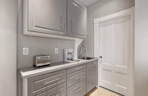 Manchester Apartamento | Sleek & Bright 1st Flr Studio Short -Midterm Stays
