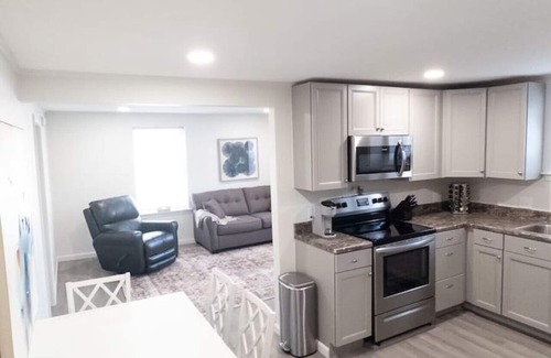 Fort Fairfield Apartamento | Sleek & Contemporary 2BR Getaway