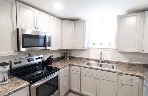 Fort Fairfield Apartamento | Sleek & Contemporary 2BR Getaway