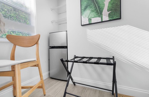 Flamingo Parks Casa | Sleek & Cozy Studio: Freshly Renovated