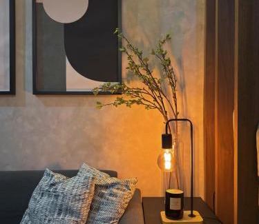Downtown Apartamento | Sleek Designer Studio at Knightsbridge Residences