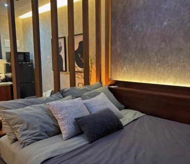 Downtown Apartamento | Sleek Designer Studio at Knightsbridge Residences