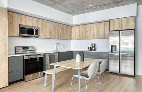 City West Apartamento | Sleek Downtown 1BR w/ Pool, Gym & W/D near Staples Center, by Blueground (LAX 542)