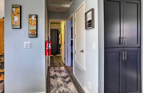 Davis Apartamento | Sleek Downtown Apt: Balcony, Walk to UC Davis