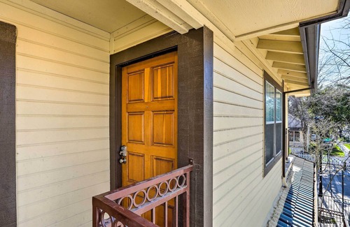 Davis Apartamento | Sleek Downtown Apt: Balcony, Walk to UC Davis