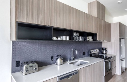 Yesler Terrace Apartamento | Sleek First Hill 1BR w/ Gym, BBQ & Lounge, nr soccer field, by Blueground