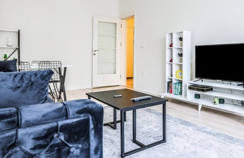 Pendik District Apartamento | Modern Flat with Balcony in Tuzla