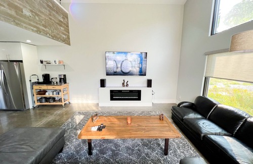 Stevensville Casa | Sleek forest retreat: karaoke, spa, campfire, pool table, grill, outdoor games